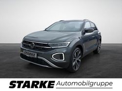 Schwarz (deep black perleffekt) Gebraucht 2024 VW T-Roc Style SUV | 40.990 €
