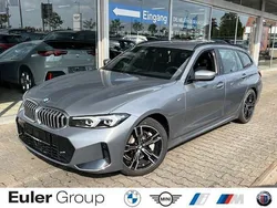 Grau Gebraucht 2024 BMW 330 Performance Kombi | 42.880 € (Guter Preis)