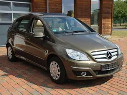 Braun Gebraucht 2010 Mercedes B180 Van / Kleinbus | 8.450 € (Etwas zu teuer)