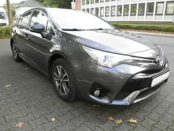 Grau Gebraucht 2015 Toyota Avensis Comfort Limousine | 12.990 € (Guter Preis)