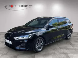 Obsidianschwarz metallic Gebraucht 2024 Ford Focus ST-Line Kombi | 24.900 € (Fairer Preis)