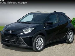 Mysticschwarz mica Neu 2024 Toyota Aygo X-play Kleinwagen | 16.980 €