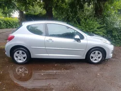 Grau Gebraucht 2011 Peugeot 207 Premium Limousine | 2.700 € (Guter Preis)