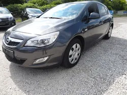 Grau Gebraucht 2011 Opel Astra Design Edition Limousine | 2.990 € (Fairer Preis)