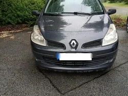Grau Gebraucht 2008 Renault Clio GrandTour Kombi | 1.900 €