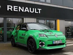 Pop green + dach schwarz Gebraucht 2024 Renault R5 Komfort Kleinwagen | 29.990 € (Guter Preis)