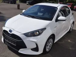 Super (pure) white ii Gebraucht 2021 Toyota Yaris Hybrid Business Edition Kleinwagen | 16.950 € (Fairer Preis)