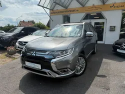 Grau Gebraucht 2021 Mitsubishi Outlander P-HEV Top SUV | 28.690 € (Etwas zu teuer)