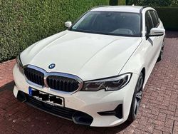 Weiß Gebraucht 2022 BMW 330 Sport Line Kombi | 39.995 € (Fairer Preis)