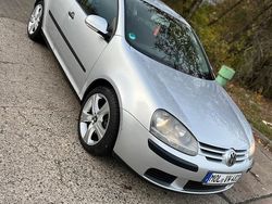 Silber Gebraucht 2004 VW Golf V Kleinwagen | 2.000 € (Guter Preis)