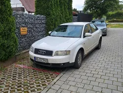 Weiß Gebraucht 2002 Audi A4 Limousine | 800 €