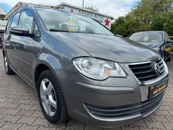 Grau Gebraucht 2010 VW Touran Trendline Van / Kleinbus | 5.799 € (Guter Preis)