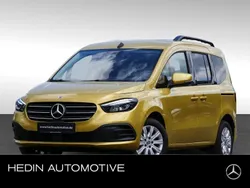 Gelb Gebraucht 2023 Mercedes 180 Progressive Limousine | 27.787 € (Fairer Preis)