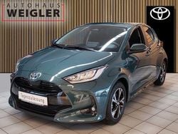 Grün Neu 2025 Toyota Yaris Hybrid Comfort Limousine | 27.250 € (Fairer Preis)
