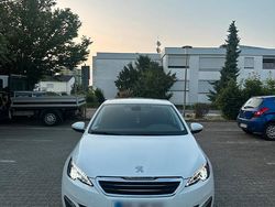 Weiß Gebraucht 2014 Peugeot 308 Limousine | 8.950 € (Fairer Preis)
