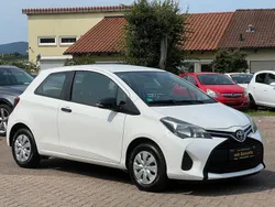 Weiß Gebraucht 2015 Toyota Yaris Life | 7.199 € (Superpreis)