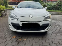 Weiß Gebraucht 2011 Renault Mégane III Limousine | 2.349 € (Superpreis)