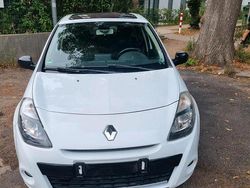 Weiß Gebraucht 2011 Renault Clio II Kleinwagen | 3.500 €