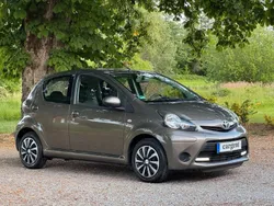Braun Gebraucht 2012 Toyota Aygo Cool Kleinwagen | 3.790 € (Fairer Preis)