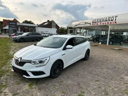 Weiß Gebraucht 2017 Renault Mégane IV Play Limousine | 7.800 € (Fairer Preis)