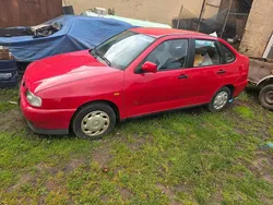 Rot Gebraucht 1998 Seat Cordoba Limousine | 290 €
