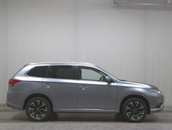 Grau Gebraucht 2017 Mitsubishi Outlander P-HEV Top SUV | 13.650 € (Guter Preis)
