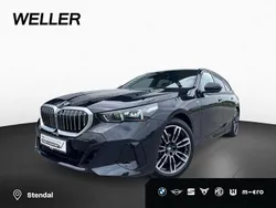 Carbonschwarz (schwarz) Gebraucht 2024 BMW 520 M Sport Kombi | 53.450 € (Superpreis)