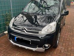 Schwarz Gebraucht 2015 Citroën Berlingo Tendance Van / Kleinbus | 5.950 € (Fairer Preis)