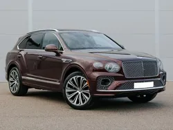 Rot Gebraucht 2021 Bentley Bentayga SUV | 185.000 €