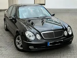 Schwarz Gebraucht 2004 Mercedes E240 Avantgarde Limousine | 3.799 € (Fairer Preis)