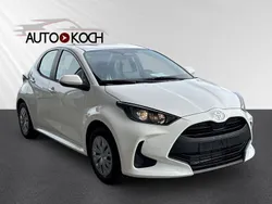 Weiß Neu 2025 Toyota Yaris Hybrid Business Edition Limousine | 23.490 € (Fairer Preis)