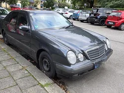 Schwarz Gebraucht 2000 Mercedes E240 Classic Limousine | 1.600 € (Superpreis)