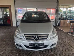 Silber Gebraucht 2010 Mercedes B180 Van / Kleinbus | 4.700 € (Fairer Preis)