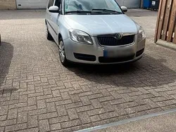 Silber Gebraucht 2009 Skoda Roomster Kombi | 2.100 € (Guter Preis)