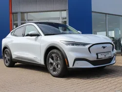 Weiß Gebraucht 2022 Ford Mustang Mach-E SUV | 37.450 € (Fairer Preis)