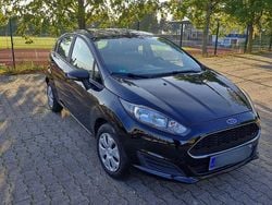 Schwarz Gebraucht 2016 Ford Fiesta Ambiente Kleinwagen | 5.950 € (Fairer Preis)