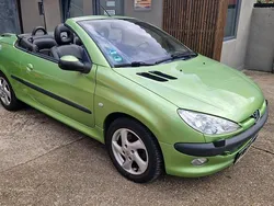 Grün Gebraucht 2001 Peugeot 206 CC Cabrio | 2.499 € (Teuer)