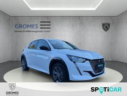 Schneeweiss (metallic) Gebraucht 2022 Peugeot e-208 Allure Kleinwagen | 18.990 € (Fairer Preis)