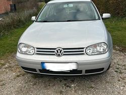 Grau Gebraucht 2000 VW Golf IV Kleinwagen | 2.600 € (Fairer Preis)