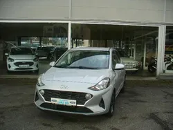 Sleek silver / met Gebraucht 2020 Hyundai i10 Trend Kleinwagen | 11.980 € (Fairer Preis)