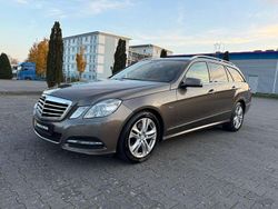 Grau Gebraucht 2011 Mercedes E350 Kombi | 13.490 € (Fairer Preis)