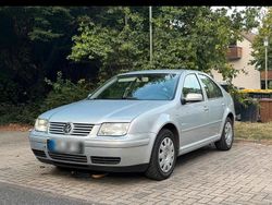 Grau Gebraucht 2000 VW Bora Limousine | 1.999 €