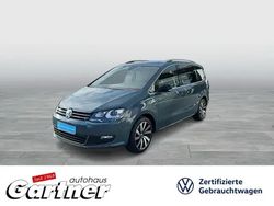 Blau (petroleum blue metallic) Gebraucht 2022 VW Sharan Active Van / Kleinbus | 41.675 €