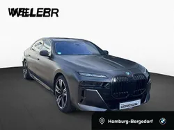 Grau Gebraucht 2024 BMW 740 Sport Line Limousine | 113.990 €