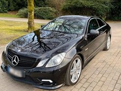 Schwarz Gebraucht 2011 Mercedes E200 AMG Coupé | 8.500 € (Fairer Preis)
