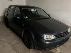 Grau Gebraucht 2002 VW Golf IV Kleinwagen | 800 € (Superpreis)