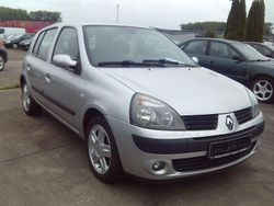 Platingraumet. (metallic) Gebraucht 2005 Renault Clio II Dynamique Limousine | 2.490 € (Fairer Preis)
