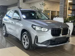 Silber spacesilber metallic (metallic) Gebraucht 2023 BMW X1 Performance SUV | 39.850 € (Superpreis)