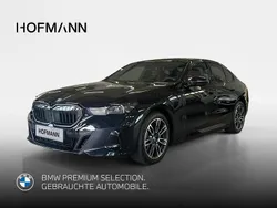 Carbonschwarz metallic Gebraucht 2024 BMW 550e M Sport Limousine | 78.890 € (Guter Preis)
