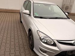 Silber Gebraucht 2011 Hyundai i30 Kleinwagen | 3.500 €